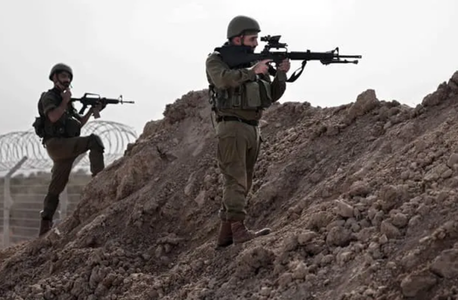 Armata israeliană acuză tiruri în Fâşia Gaza în pofida armistiţiului şi anunţă că mai mulţi militari israelieni au fost răniţi. Tsahalul a ripostat
