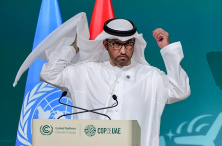 Acord final la COP28 la Dubai. Sultan Al Jaber, un CEO al petrolului care aplaudă ”începutul sfârşitului” petrolului, ovaţionat în picioare