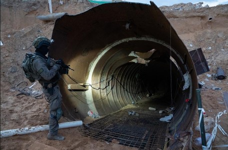 Israelul spune că a descoperit în Gaza "cel mai mare tunel al Hamas", în apropiere de graniţa cu Israelul - VIDEO