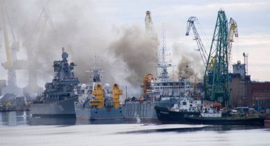 Incendiu la bordul cargoului nuclear rus Sevmorput, un spărgător de gheaţă, în portul Murmansk
