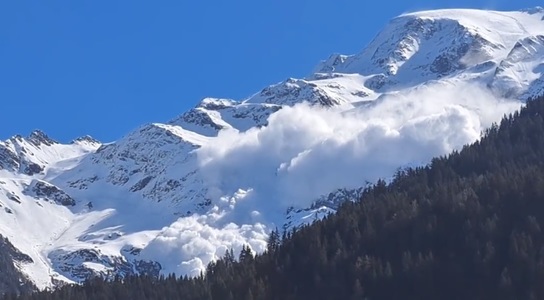 O femeie de 54 de ani din Marea Britanie şi fiul său, de 22 de ani, au murit în urma unei avalanşe în Alpii francezi