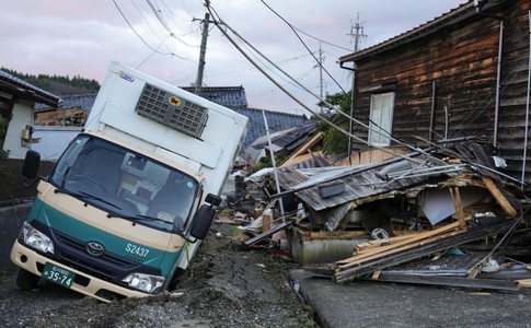 Japonia acceptă ajutor pentru cutremur deocamdată numai de la Statele Unite. Bilanţul seismului a ajuns la 92 de morţi şi peste 200 de dispăruţi