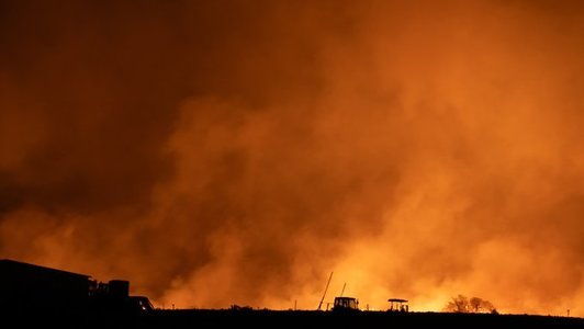 Incendii de vegetaţie în Australia. Sute de pompieri luptă cu focul