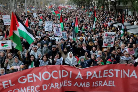 Aproximativ 20.000 de manifestanţi la Madrid împotriva ”genocidului” din Fâşia Gaza. ”Acesta nu este un război, este un genocid!”, ”Unde sunt sancţiunile Israelului?”, ”Israelul asasinează, UE sponsorizează”, au scandat ei, îndemnând la boicot