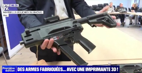 O vastă reţea care se ocupa cu fabricarea armelor prin imprimare 3D a fost dezmembrată în Franţa şi Belgia. Armele, de bună calitate, sunt neînregistrate şi se vând ieftin - VIDEO