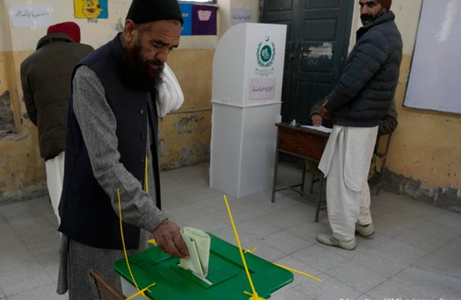 Internetul mobil, tăiat în ziua alegerilor în Pakistan. Guvernul interimar justifică măsura prin îngrijorări în domeniul securităţii după un atentat SI în Balucistan, soldat cu 28 de morţi. Netblocks denunţă o decizie ”fundamental antidemocratică” 