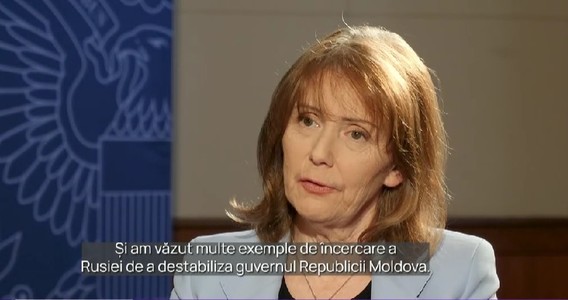 „Am văzut multe exemple de încercare a Rusiei de a destabiliza guvernul de la Chişinău. România a demonstrat o conducere excelentă în sprijinirea Moldovei”, spune ambasadorul Kathleen Kavalec. Dezinformarea este o preocupare majoră pentru Statele Unite 