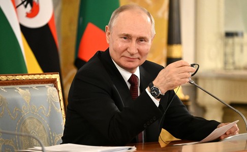 Rusia a închis înregistrarea candidaţilor pentru cursa prezidenţială. Putin are trei contracandidaţi