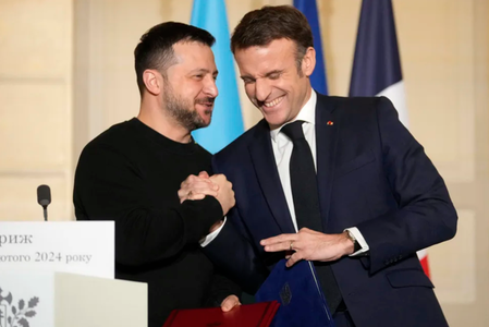 Macron semnează cu Zelenski, la Paris, un acord în domeniul securităţii. Franţa anunţă un ajutor militar suplimentar destinat Ucrainei în 2024 în valoare de ”până la trei miliarde de euro” 