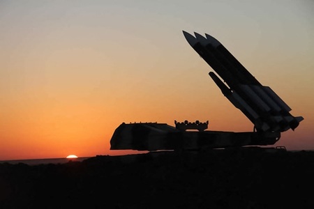 Iranul a prezentat sâmbătă noi arme, inclusiv sistemul de rachete antibalistice Arman şi cel de apărare antiaeriană Azarakhsh