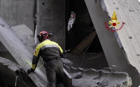 Trei muncitori români au fost răniţi pe un şantier de construcţii din Italia într-un accident care s-a soldat cu cinci morţi