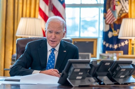 Biden l-a sunat pe Zelenski şi a dat vina pe „inacţiunea Congresului” pentru căderea oraşului Avdiivka 