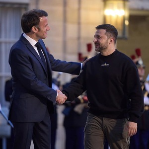 Preşedintele francez Emmanuel Macron afirmă că trimiterea de trupe în Ucraina nu poate fi exclusă