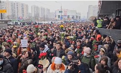 Peste un sfert de milion de oameni au urmărit funeraliile lui Aleksei Navalnîi pe canalul său de YouTube. Ce s-a văzut şi ce arată rarul moment de sfidare publică la adresa lui Putin