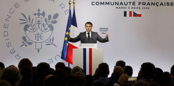 Macron le cere aliaţilor Ucrainei, într-un discurs la Praga, ”să nu fie laşi”