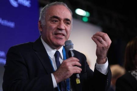 Fostul campion mondial de şah Garry Kasparov a fost pus pe lista "teroriştilor şi extremiştilor" din Rusia