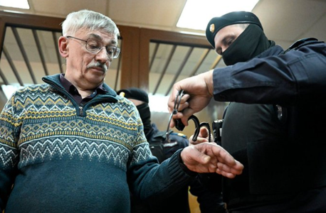 Disidentul rus Oleg Orlov de la Memorial, în vârstă de 70 de ani, anunţă că a refuzat un contract cu armata care i-a propus în închisoare să se ducă să lupte în Ucraina