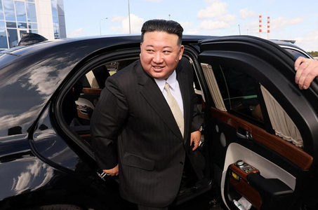 Coreea de Nord -  Kim Jong Un s-a plimbat cu maşina primită de la Putin
