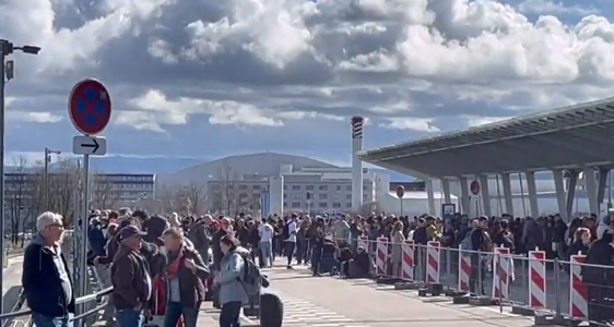Aeroporturile Strasbourg şi Basel-Mulhouse, evacuate pentru a doua oară în două zile din cauza unor alerte cu bombă