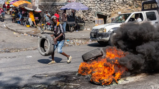 SUA evacuează 30 de americani din Haiti