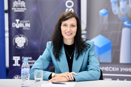 Ministrul bulgar de externe Mariya Gabriel a acceptat să formeze un nou guvern
