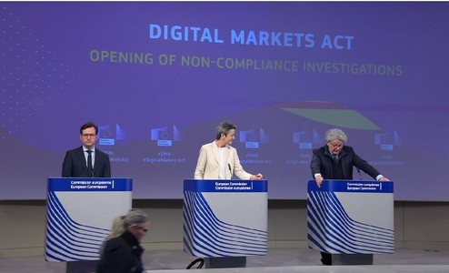 Comisia Europeană deschide investigaţii împotriva Apple, Google şi Meta