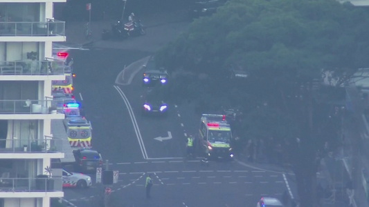 UPDATE - Şapte morţi după un incident violent într-un mall din Sydney / Sute de persoane au fost evacuate după un presupus atac cu cuţitul / Un bebeluş se află printre victime / Un bărbat a fost împuşcat mortal de o poliţistă, considerată acum o eroină