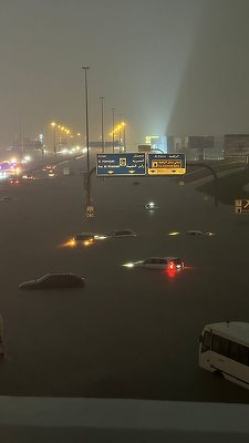 Cel puţin un mort, în urma ploilor abundente şi a inundaţiilor din Emiratele Arabe Unite. Cum se explică fenomenul foarte violent care a afectat regiunea