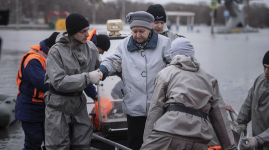 Putin îndeamnă locuitorii zonelor afectate de inundaţii majore să evacueze