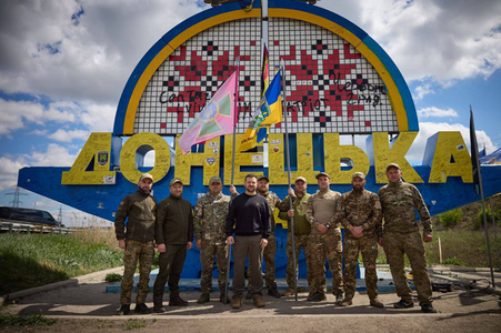 Zelenski îşi vizitează trupele în Doneţk