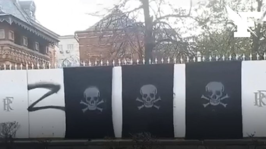 Ambasada Franţei în centrul Moscovei vandalizată cu graffiti cu capete de mort şi un ”z”, simbolul invaziei ruse a Ucrainei