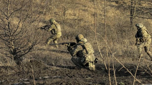 Rusia revendică cucerirea satului Novobahmutivka pe frontul din estul Ucrainei, la la nord-vest de Avdiivka. Canalul Telegram DeepState acuză a 115-a Brigadă Motorizată de ”surparea apărării în toată regiunea, cauzând pierderi considerabile”