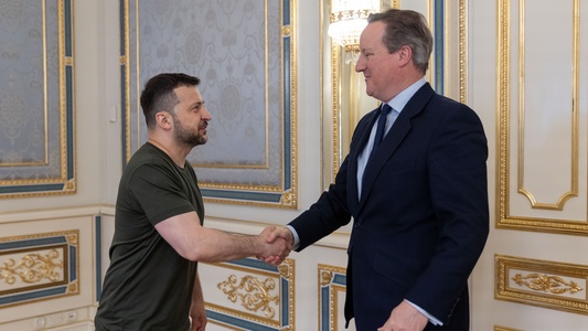 Londra permite Ucrainei să lovească în interiorul Rusiei cu armele britanice, sugerează ministrul de externe David Cameron