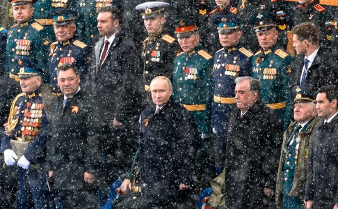 UPDATE - Putin a marcat public începutul celui de-al cincilea său mandat cu o paradă militară de Ziua Victoriei şi noi atacuri la adresa Occidentului: „Nu vom permite nimănui să ne ameninţe. Forţele noastre strategice sunt mereu în alertă”