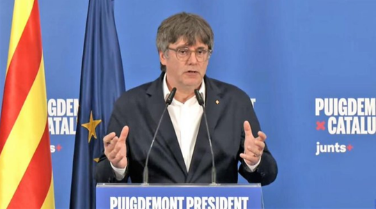 Carles Puigdemont îşi anunţă, din sudul Franţei, candidatura la preşedinţia Cataloniei