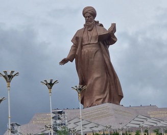 Turkmenistanul a inaugurat una dintre cele mai înalte statui din lume. Monumentul are 80 de metri - VIDEO