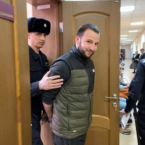 Pedeapsă de 25 de ani de închisoare pentru un rus care a vrut să dea foc unui centru de recrutare militară