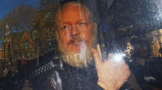 UPDATE - Justiţia britanică îi acordă lui Julian Assange, fondatorul WikiLeaks, permisiunea de a face apel împotriva extrădării în SUA