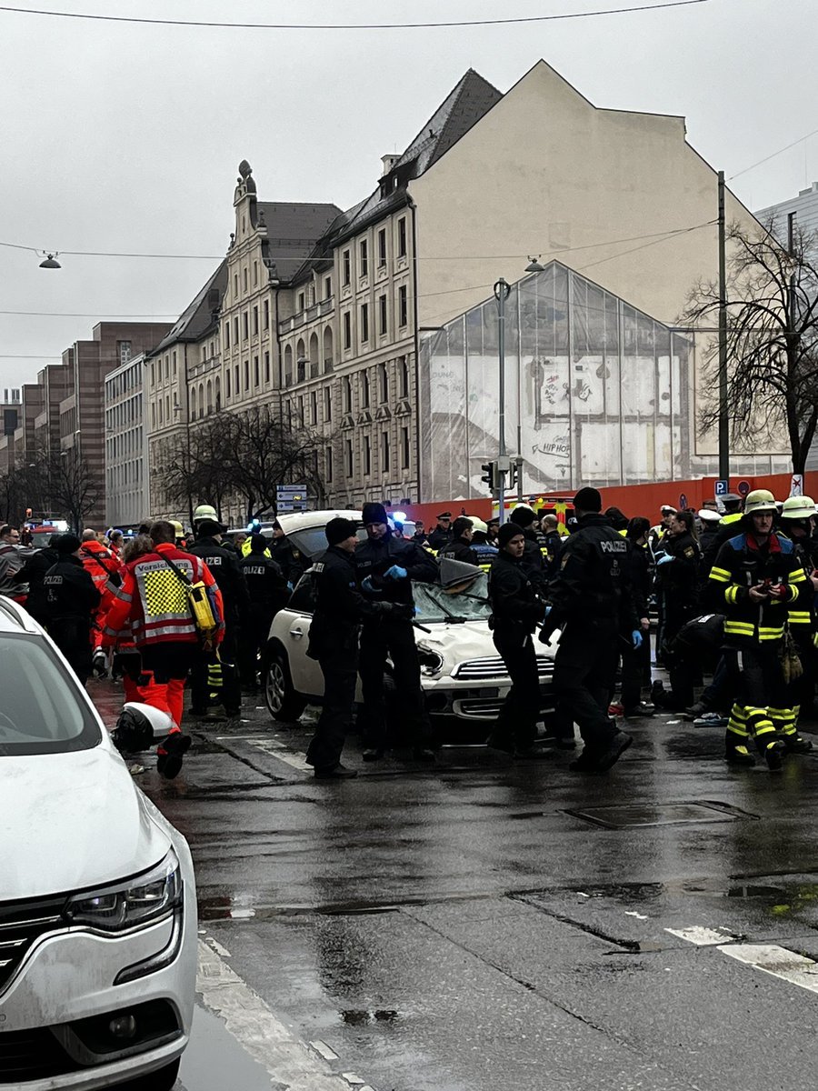 Mai mulţi răniţi după ce o maşină a intrat în oameni la Munchen, care urmează să găzduiască lideri din întreaga lume