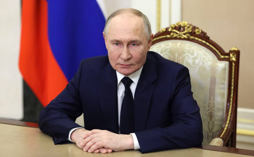 Putin anunţă de Ziua Apărătorilor Patriei, cu o zi înaintea marcării a trei ani Război în Ucraina, că vrea să-şi consolideze în continuare armata împotriva ”schimbărilor rapide” din lume şi dă asigurări că militarii angajaţi în Ucraina apără ”viitorul Rus