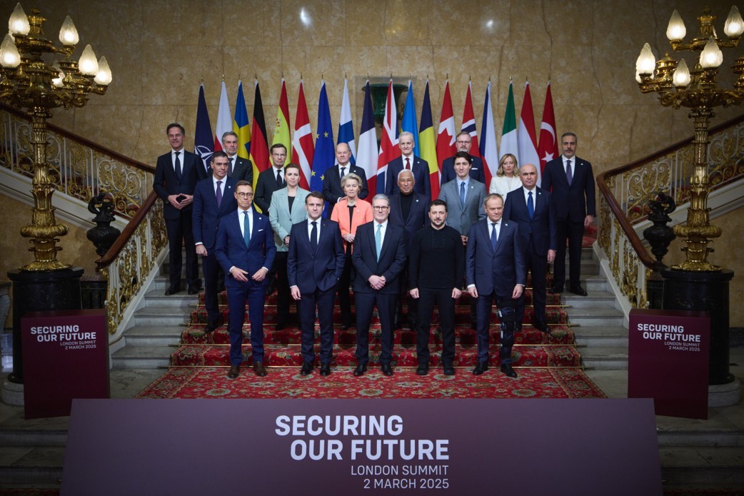 Europa se pregăteşte pentru sfârşitul NATO, consideră fostul comandant suprem al forţelor aliate James Stavridis. Dacă Trump retrage SUA din alianţă, europenii nu vor mai urma exemplul Washingtonului în materie de politică externă