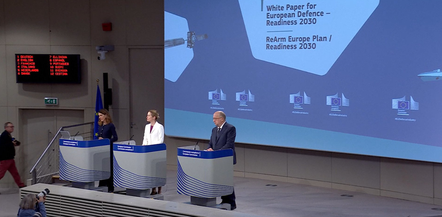 Comisia Europeană prezintă ”Cartea Albă a Apărării Europene” pentru a face faţă dezangajării SUA, un ghid de utilizare destinat statelor membre UE. Kaja Kallas prezintă un sfârşit al garanţiilor americane drept o ”schimbare” a ordinii mondiale stabilite î