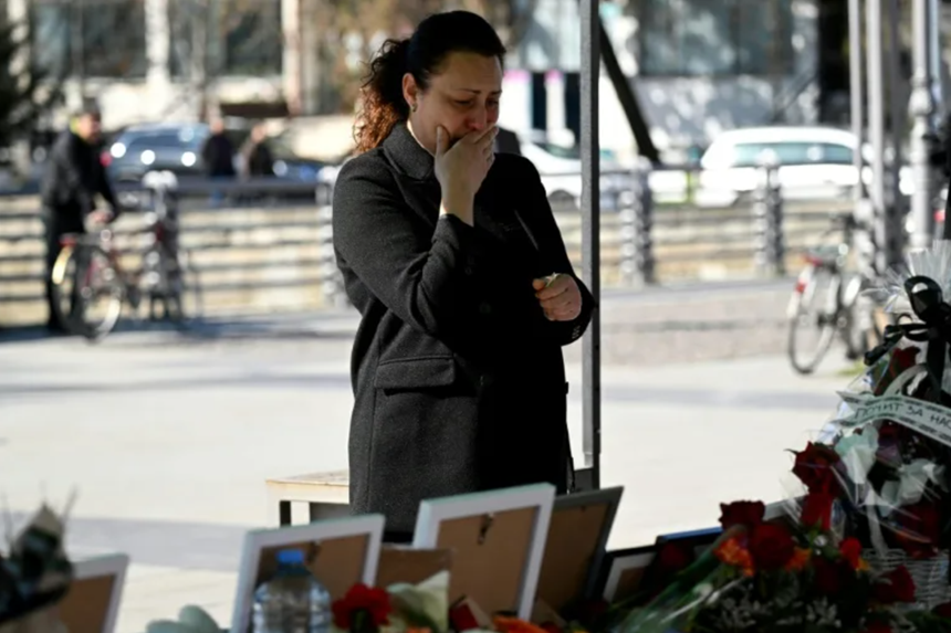 Macedonia de Nord îngroapă victimele incendiului în clubul de noapte “Pulse” din orăşelul Kocani. Funeralii la Sarajevo şi în alte cinci oraşe