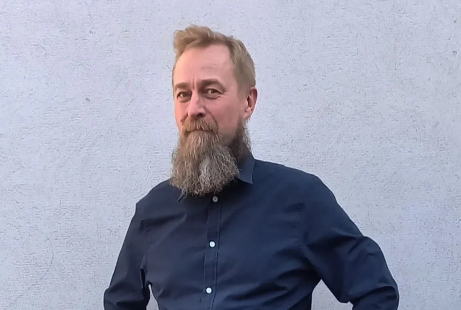Un bărbat din Norvegia a plângere după ce ChatGPT i-a spus că şi-a ucis copiii