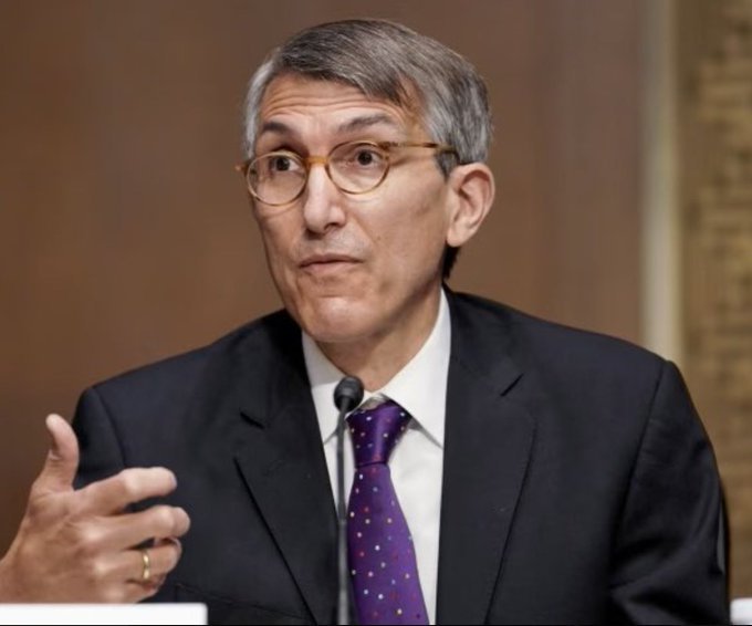 SUA: Şeful departamentului de vaccinuri din cadrul Agenţiei americane pentru medicamente a fost forţat să demisioneze – presă