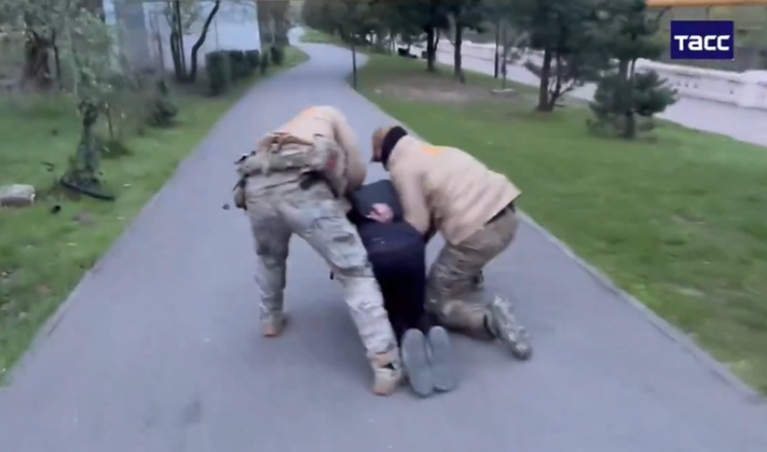 Un român arestat la Soci, în sudul Rusiei, de către FSB, care-l acuză de ”spionaj” în favoarea Ucrainei – VIDEO