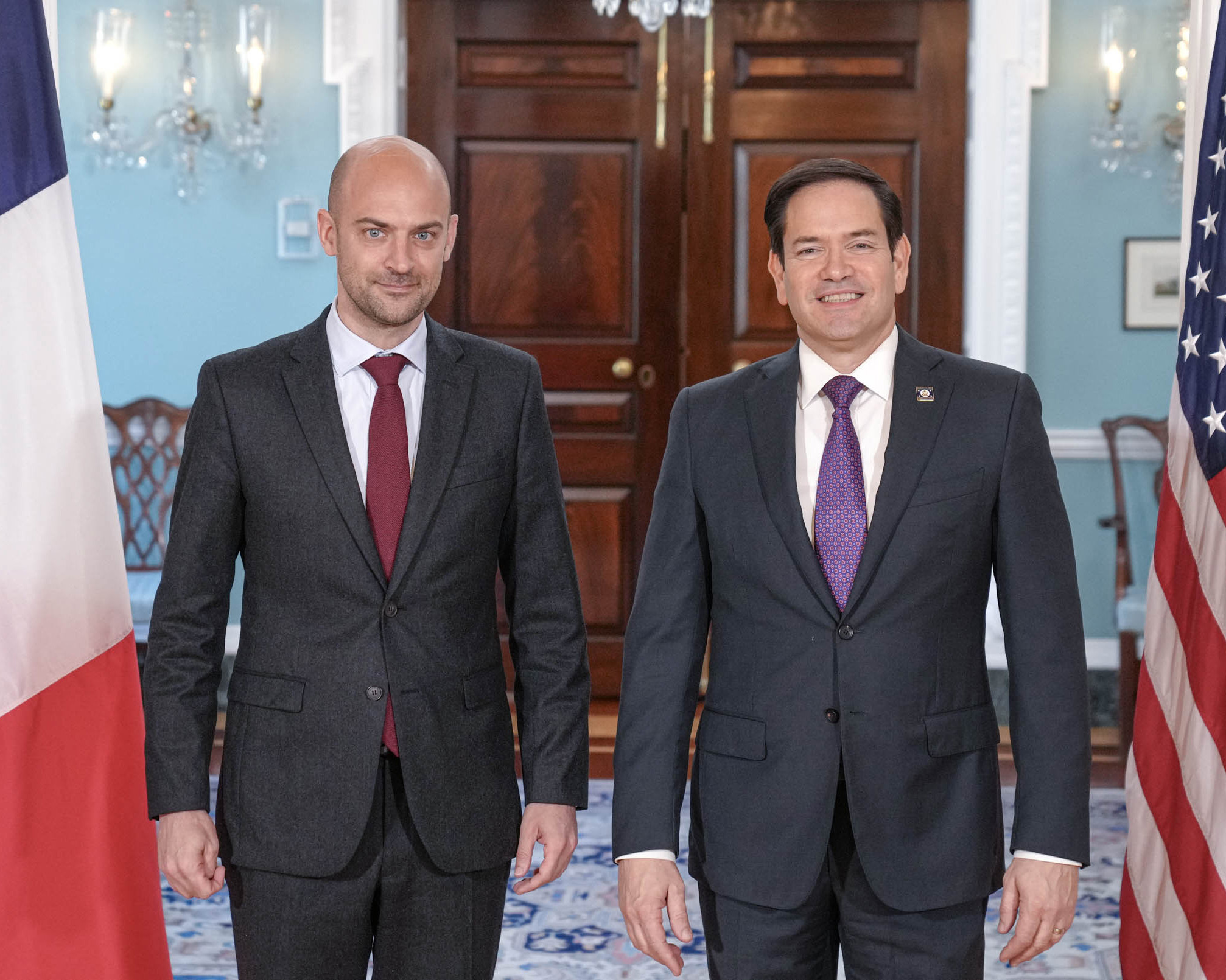 Putin este „singurul obstacol” în calea păcii în Ucraina, afirmă, la Washington, ministrul francez de externe. Europenii pregătesc noi sancţiuni împotriva Moscovei