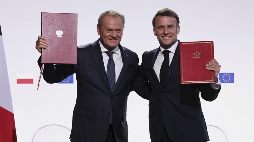 Emmanuel Macron pecetluieşte cu Donald Tusk o alianţă francezo-poloneză împotriva Rusiei. ”Vreau să subliniez că, atunci când Rusia a decis acest război de agresiune împotriva Ucrainei, în februarie 2022, am putut, în cinci zile, să desfăşurăm trupe în Ro