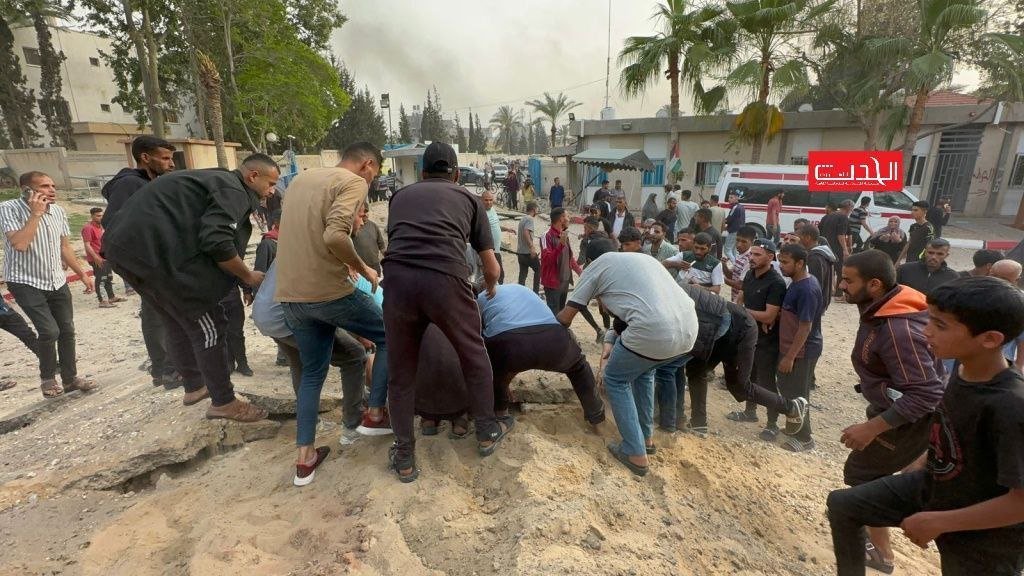 Israelul a atacat două spitale din Khan Younis. Un atac l-a vizat pe liderul Hamas, Mohammad Sinwar, iar cealaltă lovitură l-a omorât pe un jurnalist rănit acuzat că era omul Hamas. Sunt zeci de victime