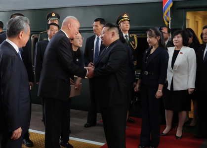 UPDATE - Kim Jong Un a venit la Beijing împreună cu fiica sa despre care sunt tot mai multe speculaţii că va fi succesoarea sa. Ce se ştie despre Kim Ju Ae